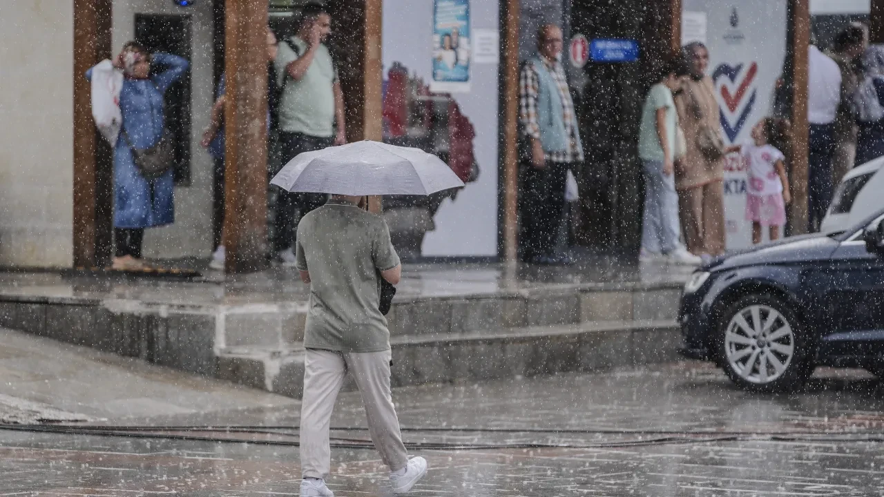 Meteoroloji'den 13 il için sarı kod! Şiddetli sağanak ve fırtına vuracak
