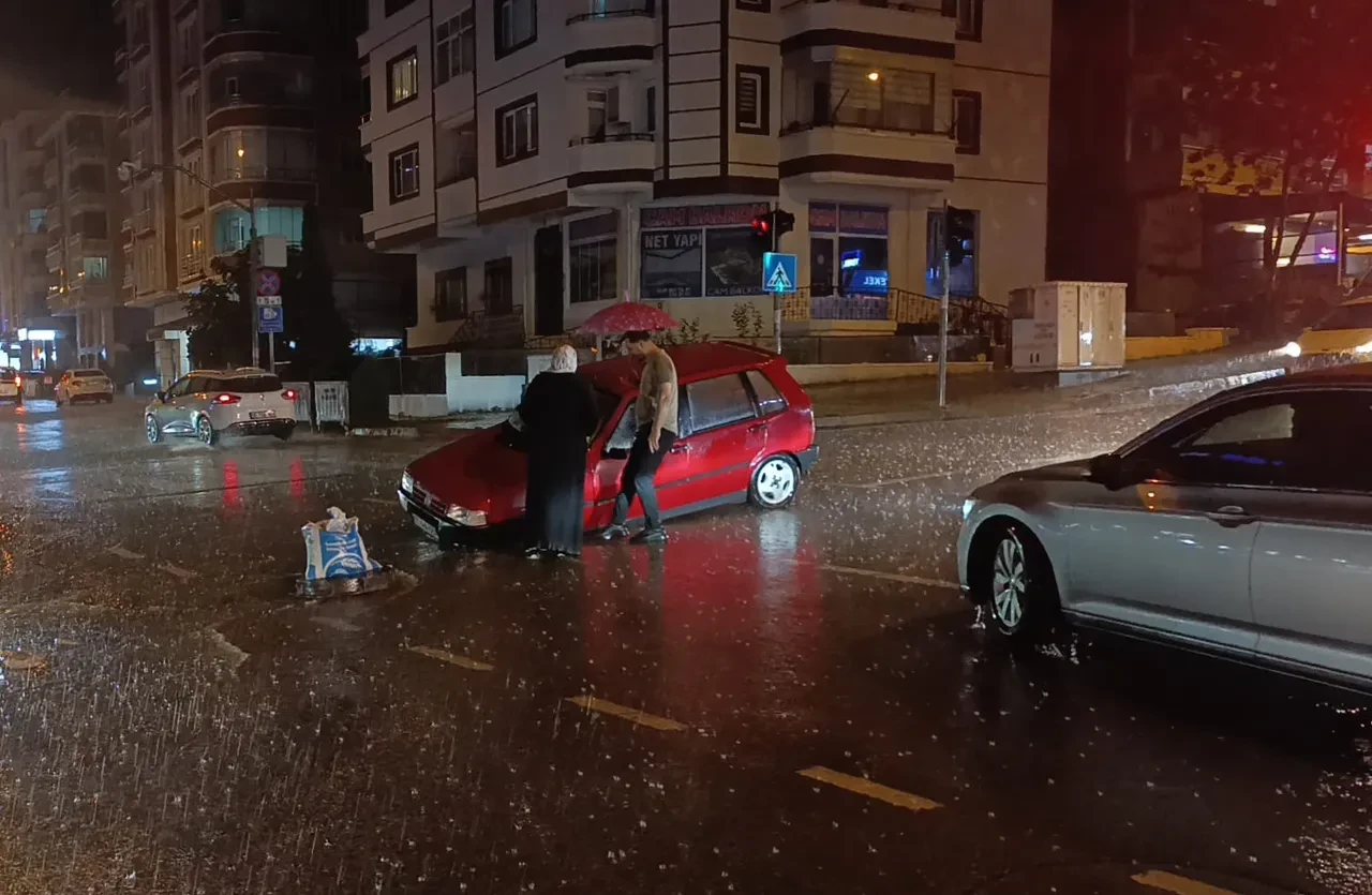 Meteoroloji'den 13 il için sarı kod! Şiddetli sağanak ve fırtına vuracak