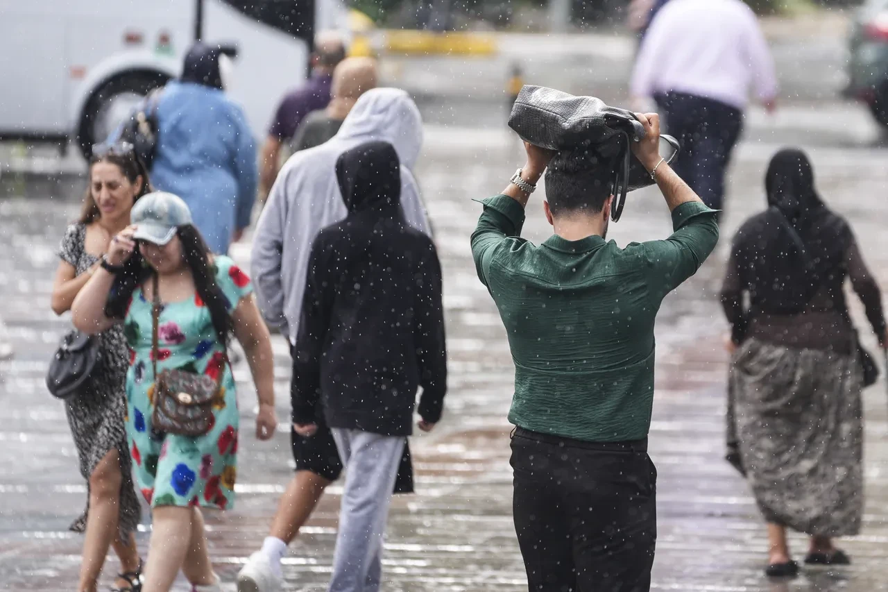 Meteoroloji'den 13 il için sarı kod! Şiddetli sağanak ve fırtına vuracak