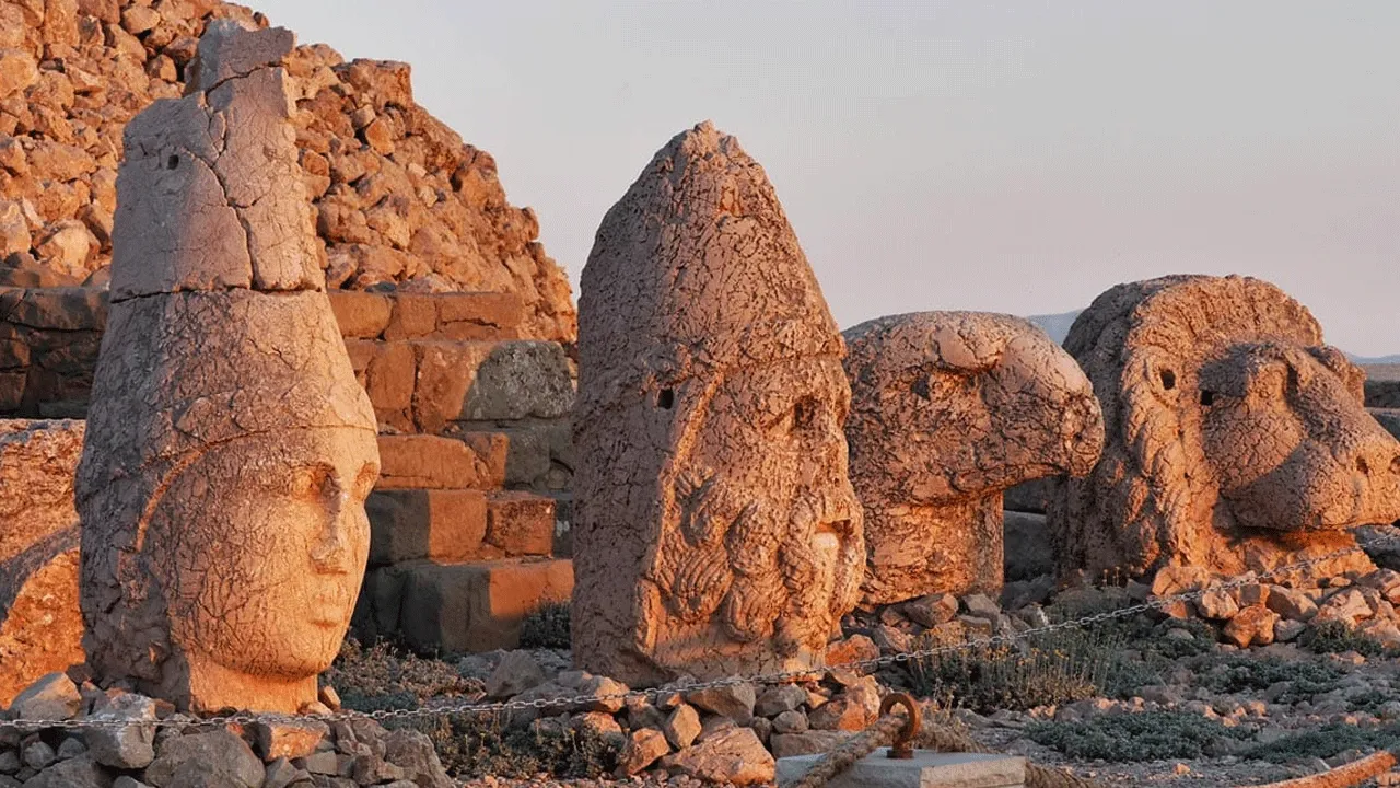 Nemrut Dağı'nın gün batımını izlemek istemişti! Fransız turist hayatını kaybetti