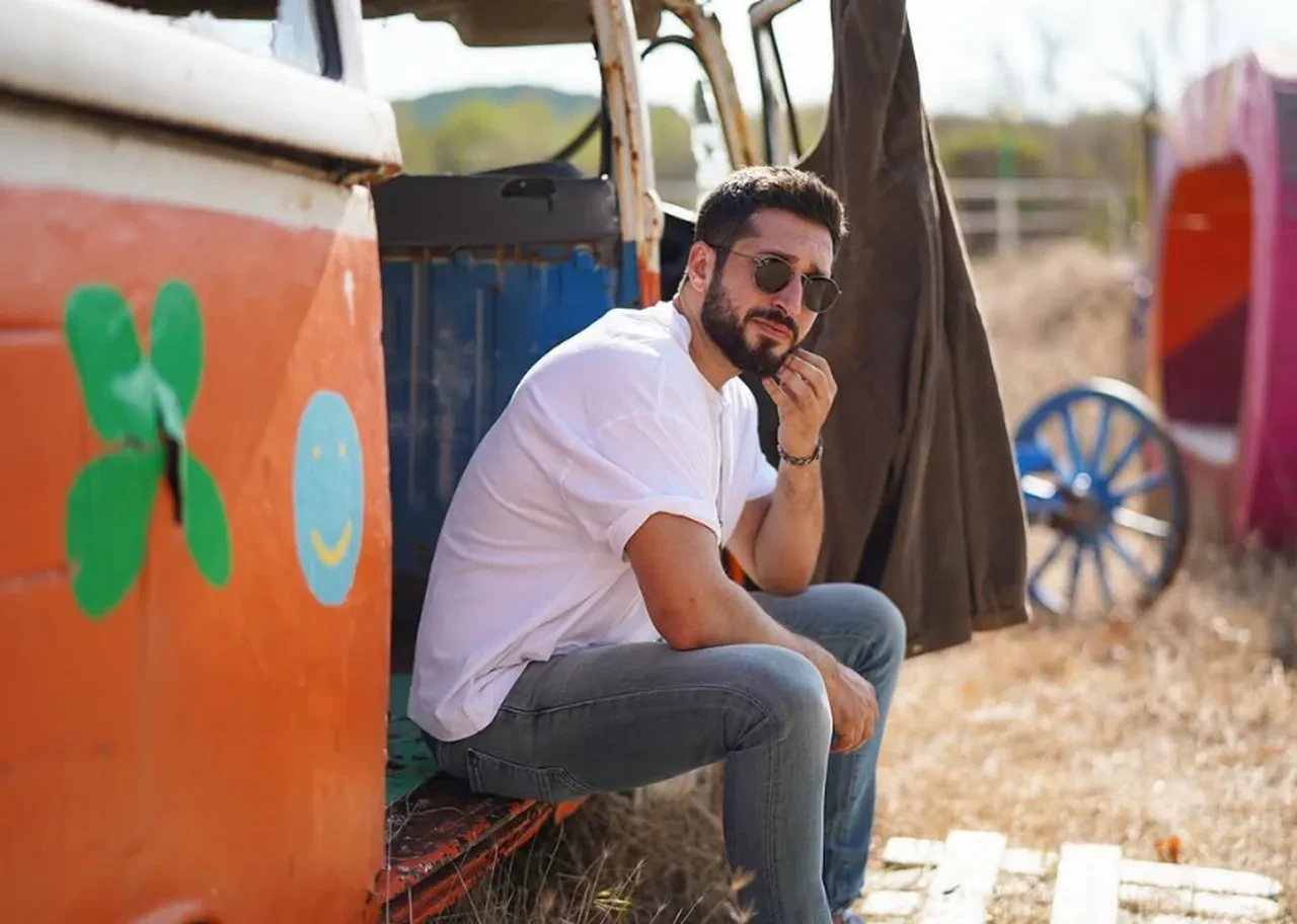 Oyuncu Emre Bulut küplere bindi! İsim benzerliği başını yaktı 