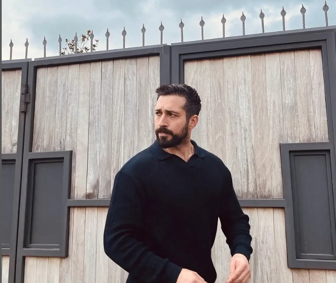 Oyuncu Emre Bulut sahte polis rozetiyle araç kaçırdı! Yakalanınca savunması 'pes' dedirtti 