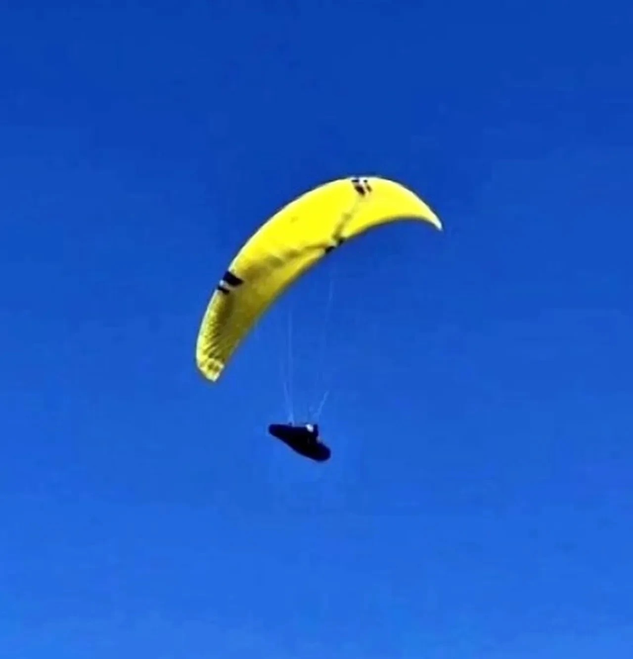 Paraşütle şehir değiştirdi! Sakarya'dan havalandı, Eskişehir'e indi