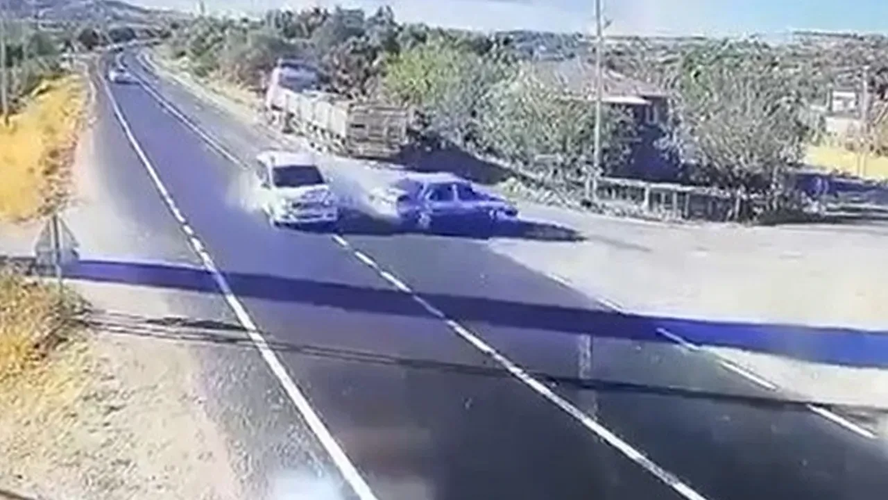 Sinyal vermeyince kaza kaçınılmaz oldu: O anlar kamerada