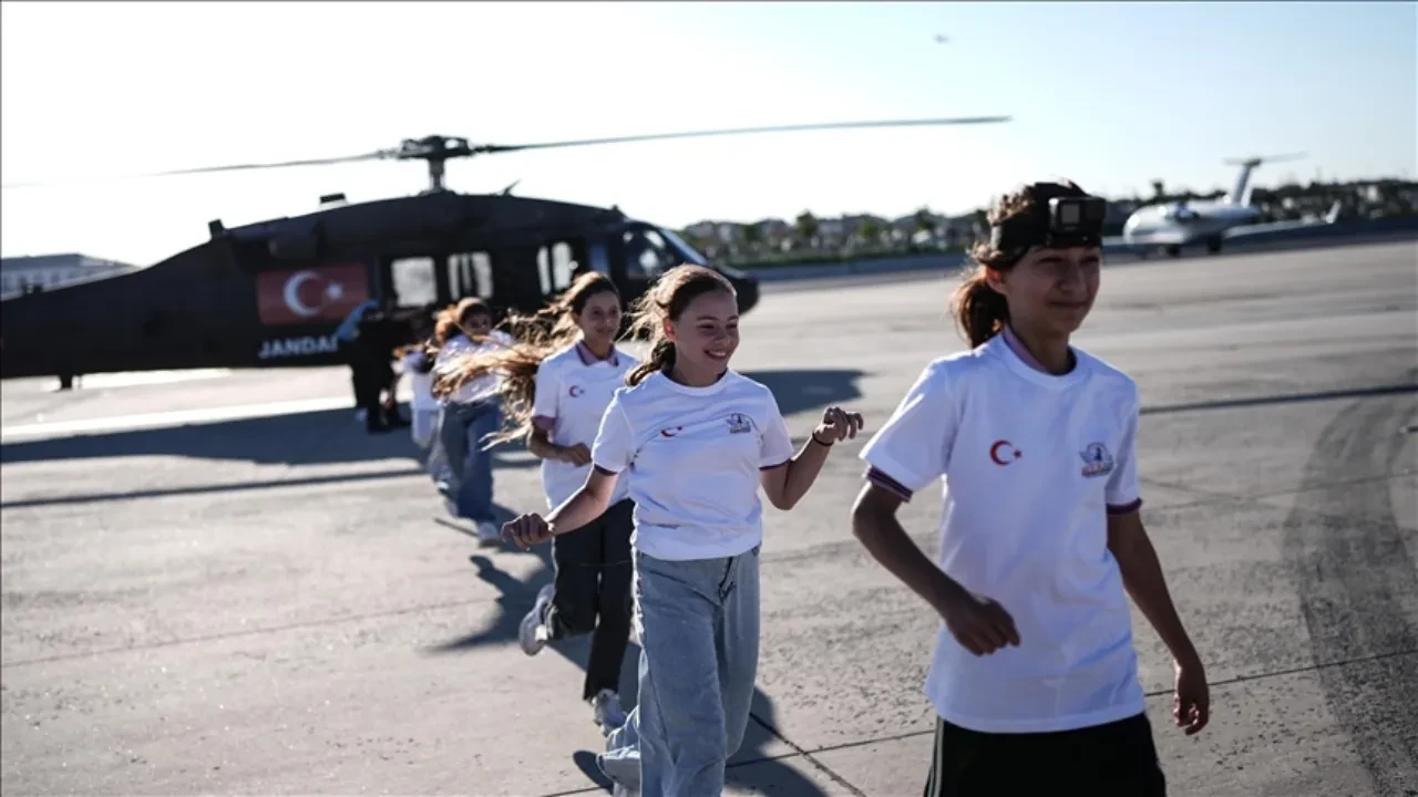 TEKNOFEST’te çocuklar ilk helikopter uçuşunu deneyimledi 