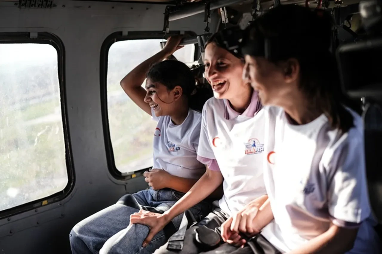 TEKNOFEST’te çocuklar ilk helikopter uçuşunu deneyimledi 