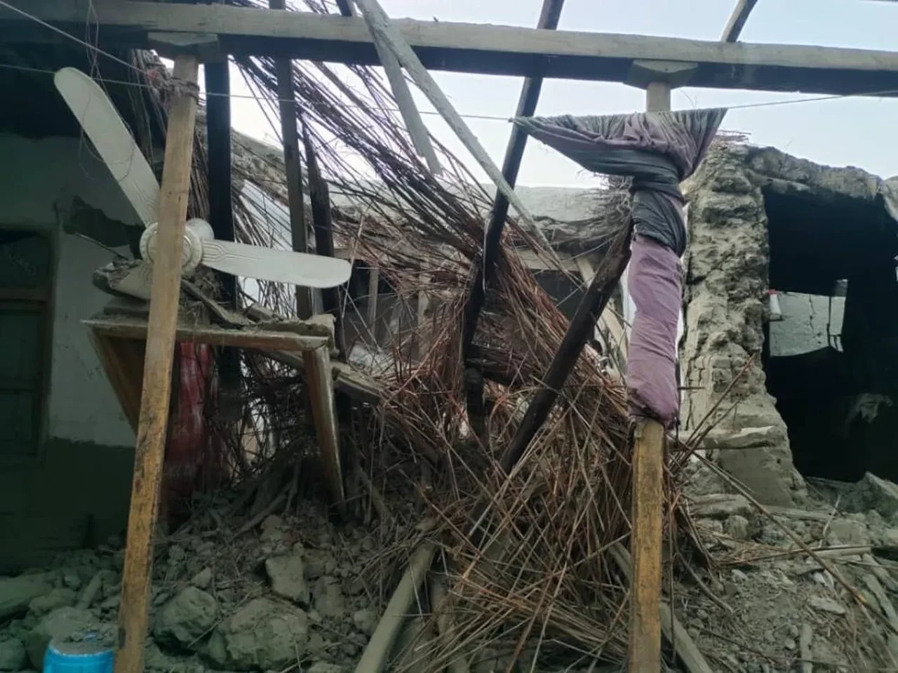 Afganistan'daki depremde can kaybı 2 bini aştı