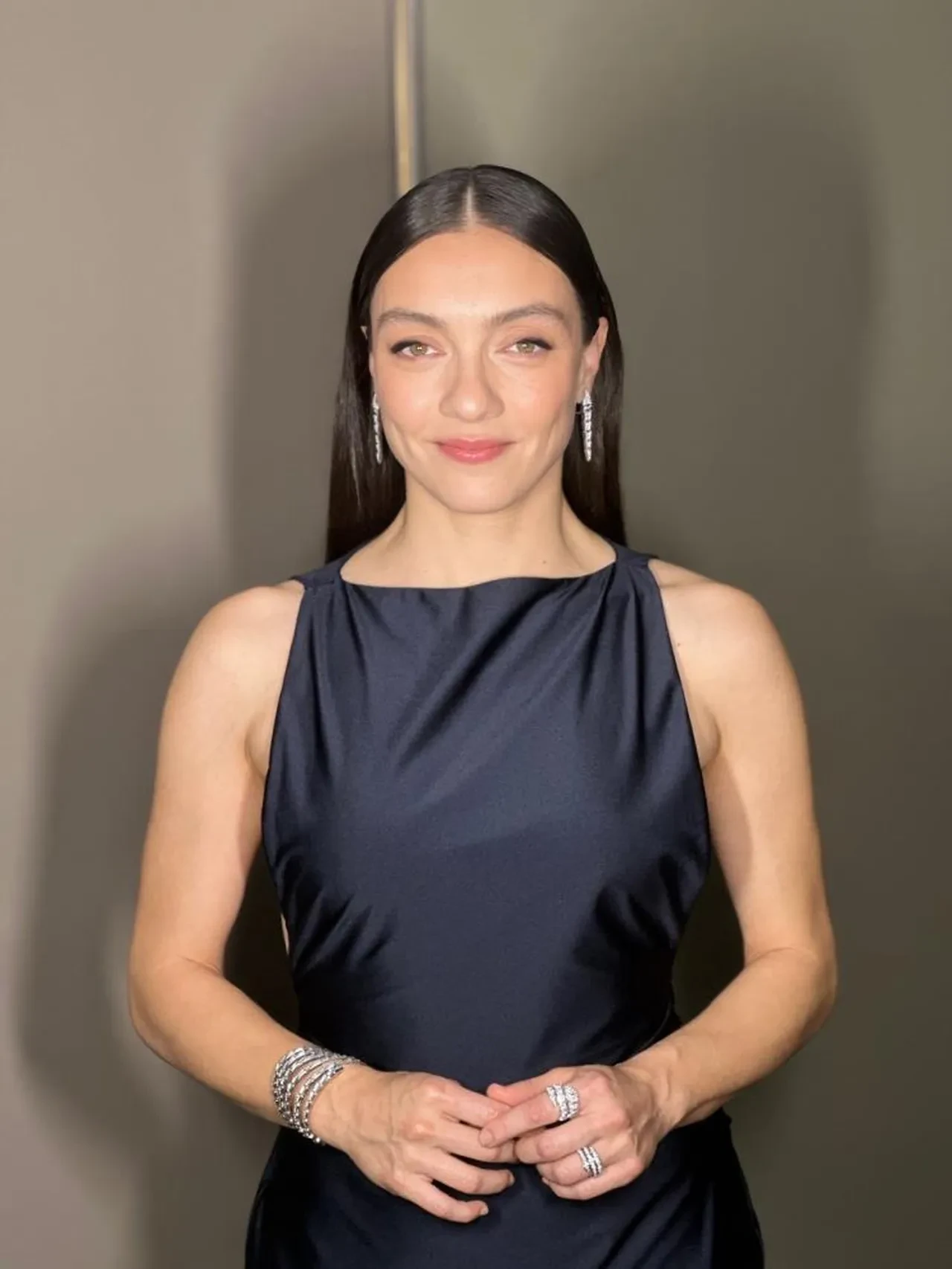 Altın Portakal ödülleri sahiplerini buldu! Merve Dizdar ve Selahattin Paşalı'ya 