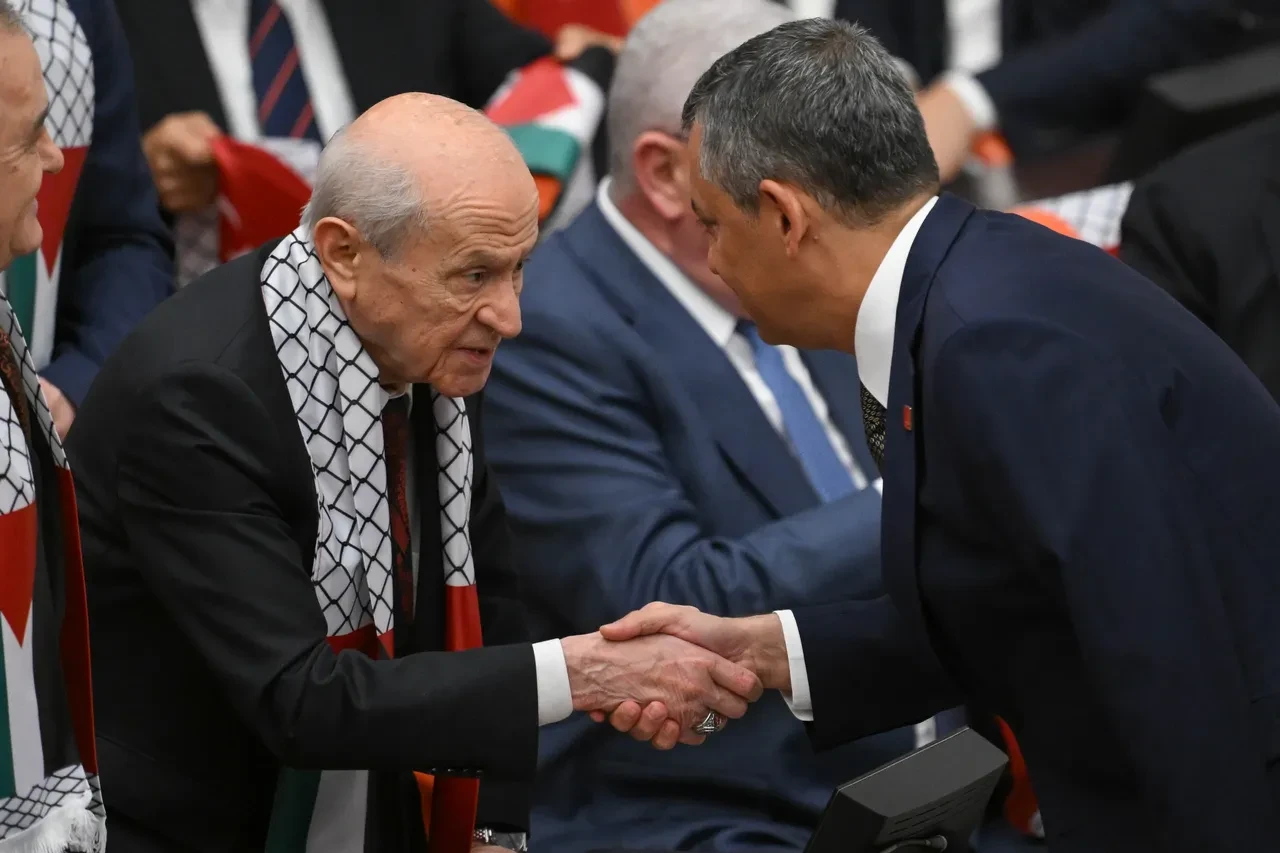 Devlet Bahçeli'den CHP kararı sonrası ilk açıklama: 'Siyasi komaya girmiştir, sonu karanlık'