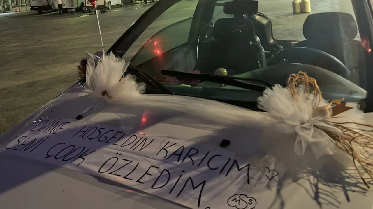 Eşini otogarda bakın nasıl karşıladı! 