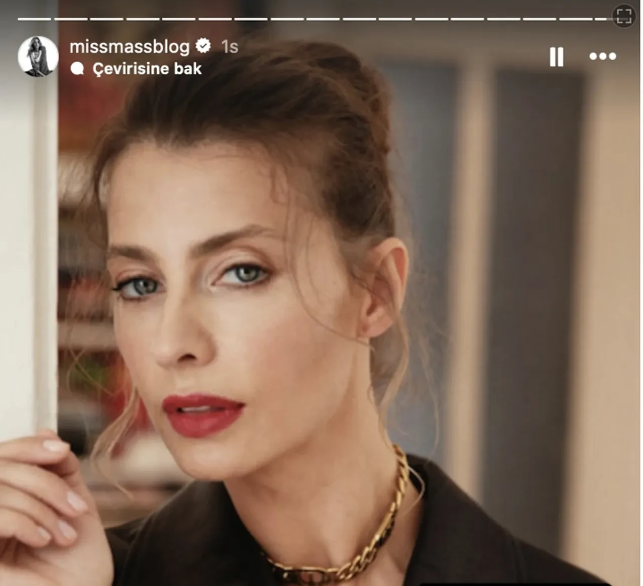 Gece gece magazin dünyası karıştı! İspanyol Model Elizabeth Mas, Aslışah Alkoçlar ve Tuba Ünsal'ı yerden yere vurdu 