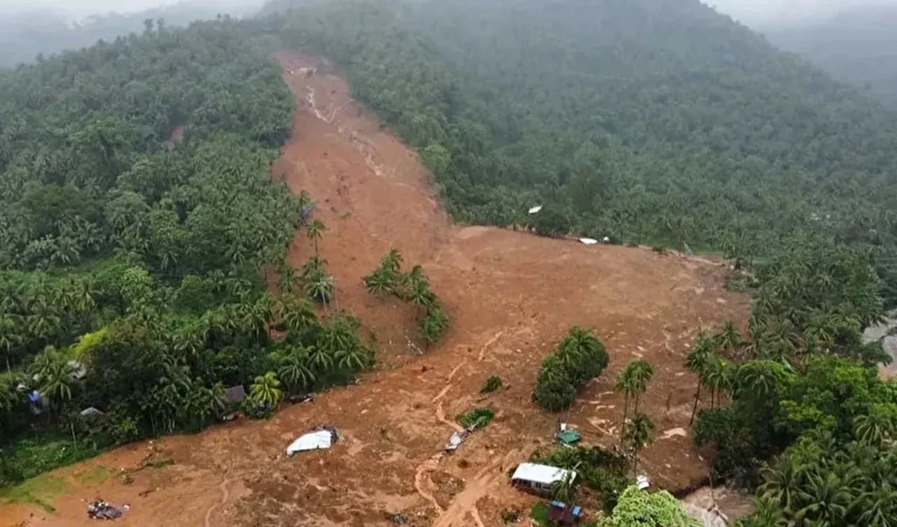 Heyelan bir köyü yuttu, bin kişiden sadece 1 kişi kurtuldu