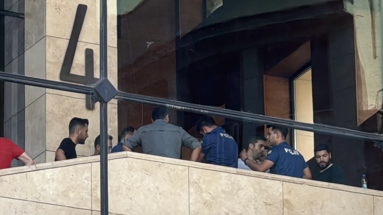 İstiklal Caddesi'nde ortalığı birbirine kattı: 2,5 saatte ikna edilebildi