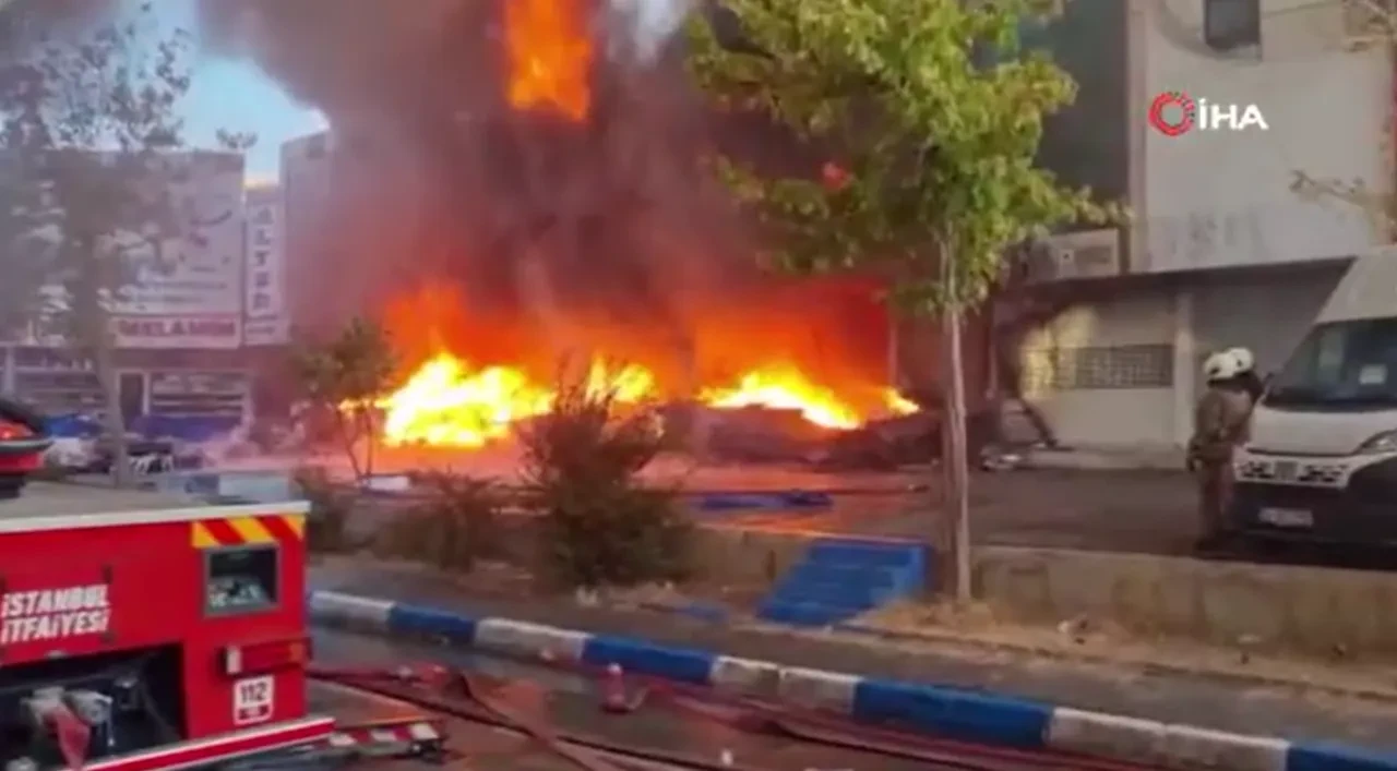 İSTOÇ'ta yangın paniği! Çok sayıda itfaiye ekibi sevk edildi