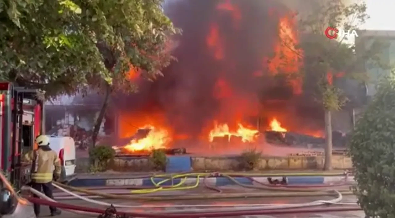 İSTOÇ'ta yangın paniği! Çok sayıda itfaiye ekibi sevk edildi
