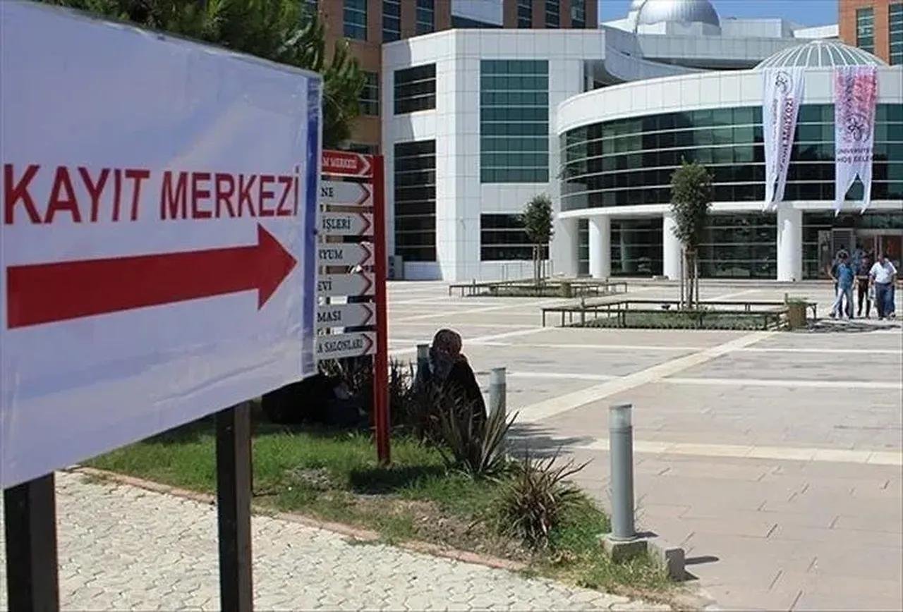 MEB’den velilere uyarı! Devlet okullarına artan talep bağış baskısını artırdı
