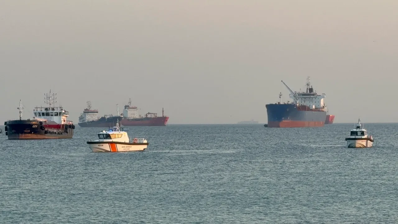 Menekşe Sahili'nde denizde insana ait parçası ihbarı! İpe bağlı parçalar bulundu