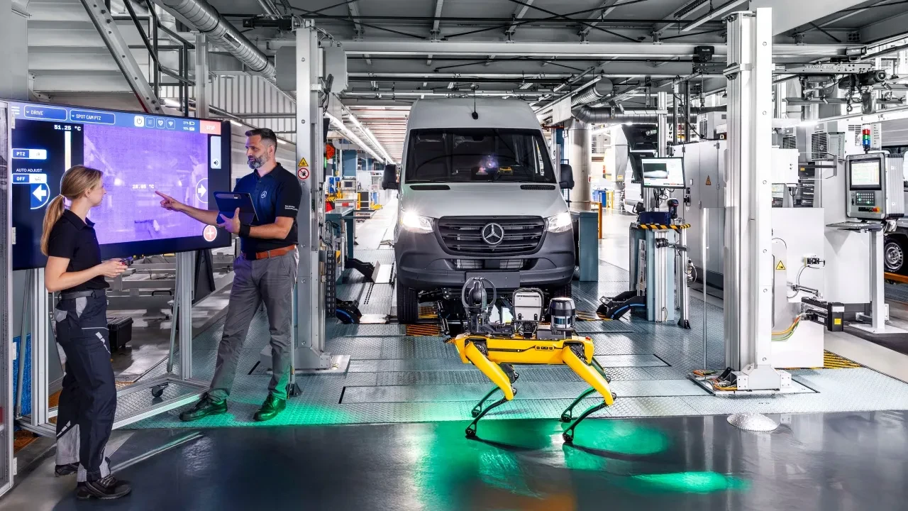 Mercedes, Düsseldorf fabrikasında çok kritik bir görevi robot köpeğe devretti