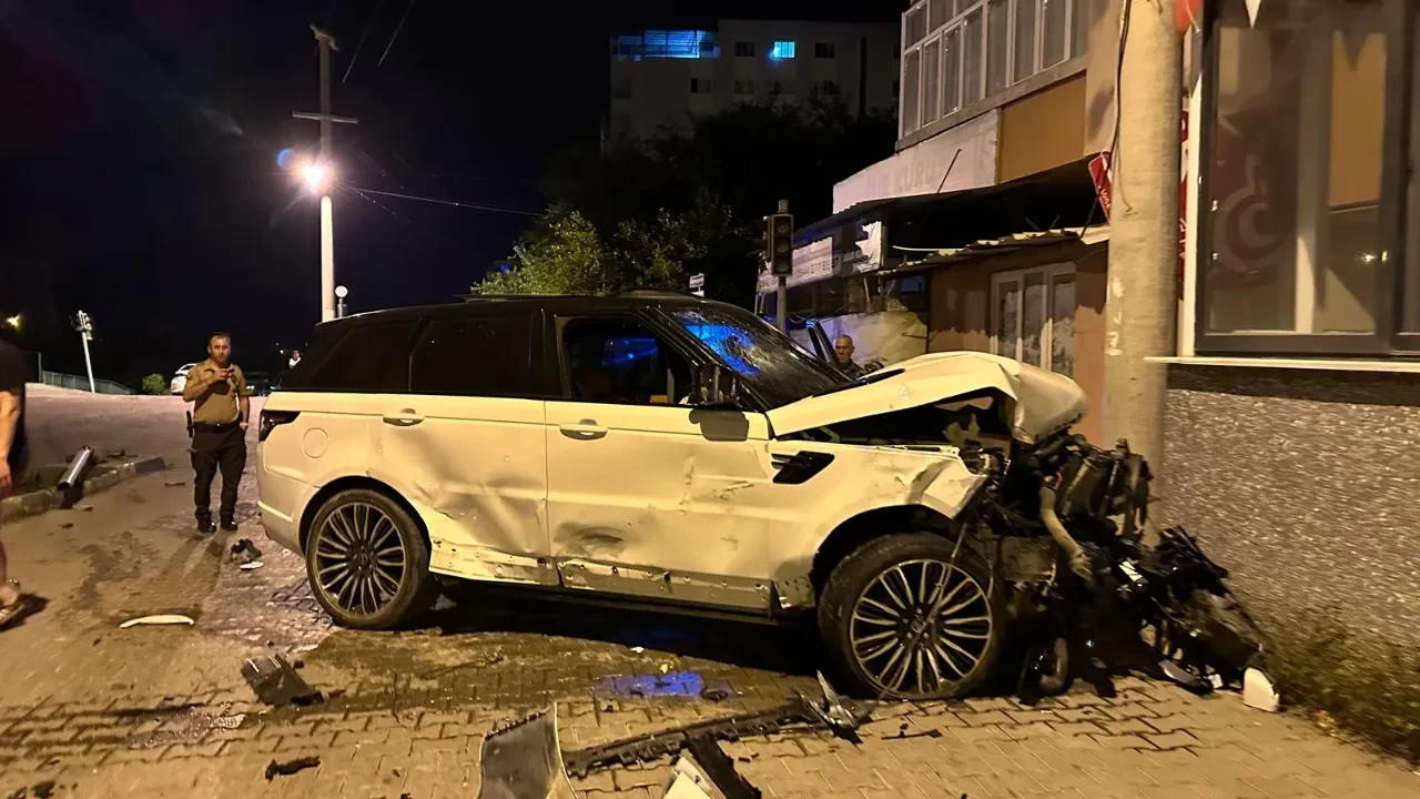 Osmaniye'de feci kaza! Cip ile kamyonet çarpıştı: Yaralılar var