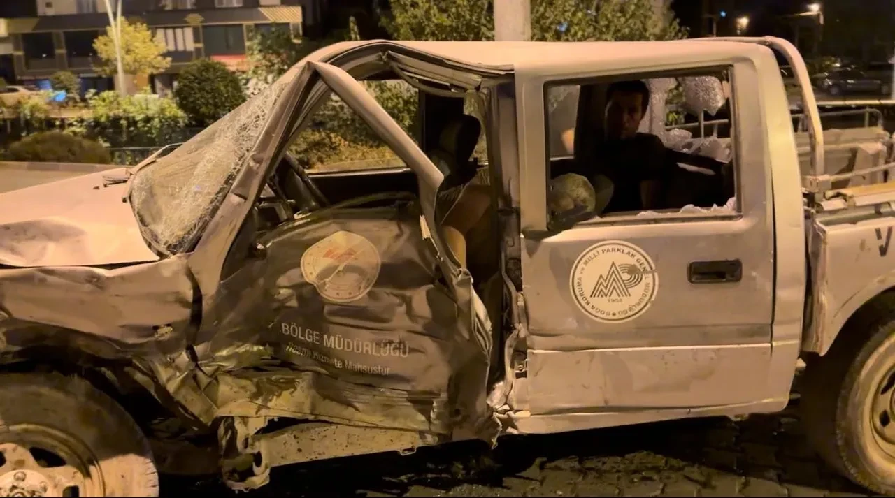 Osmaniye'de feci kaza! Cip ile kamyonet çarpıştı: Yaralılar var