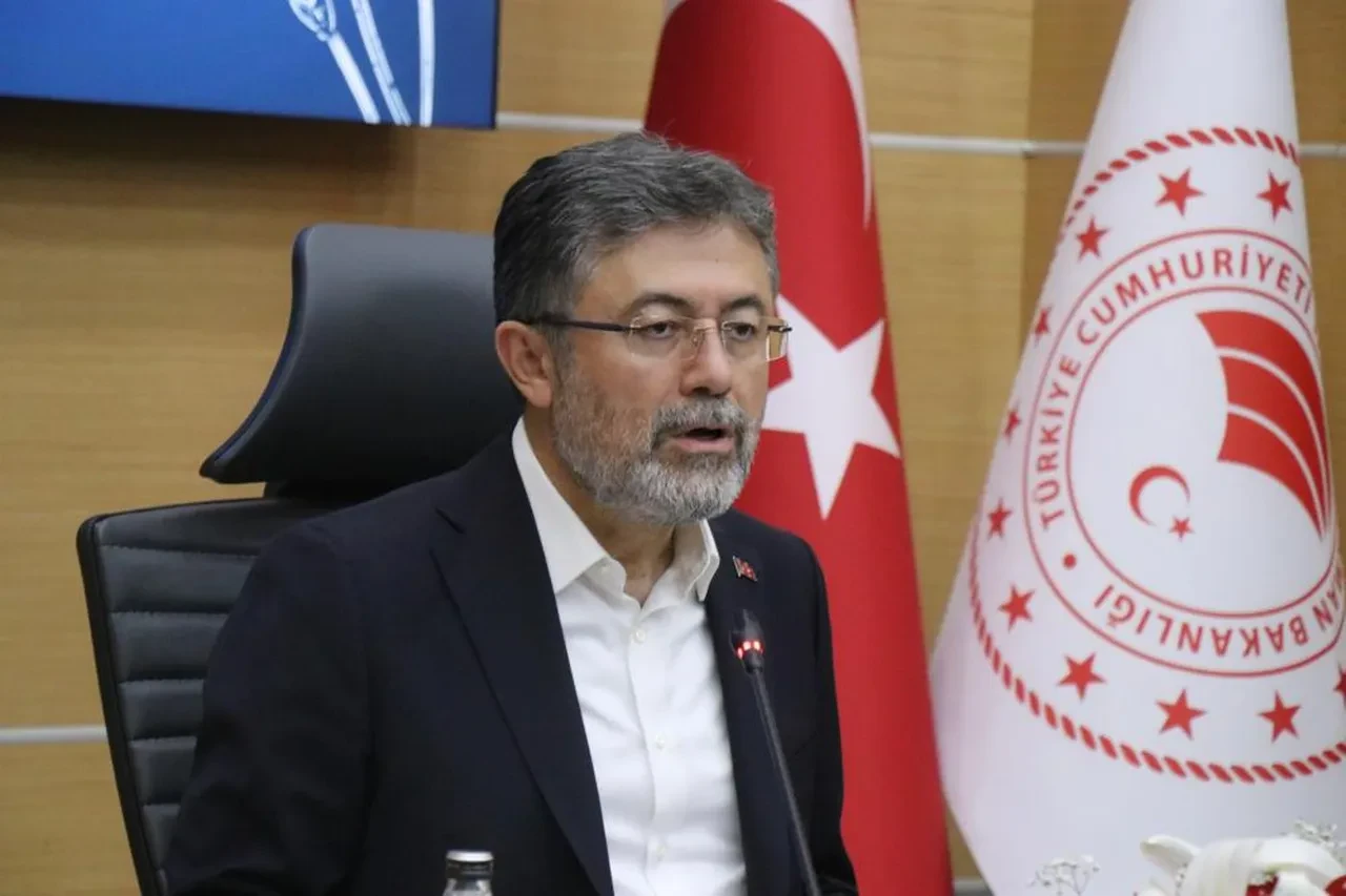 Bakan Yumaklı'dan üreticilere destek: Alın terleri kırmızı çizgimiz