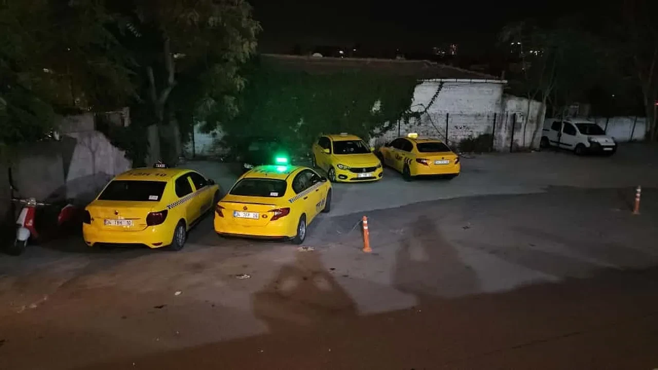 Beyoğlu'nda taksici cinayeti: Yolcusu öldürüp gasbetti! Meslektaşları eylem yaptı
