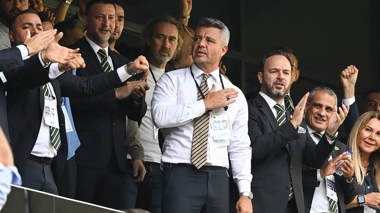 /spor/fenerbahcede-olaganustu-secimli-genel-kurul-toplantisi-basladi-sadettin-sarana-yogun-3250175
