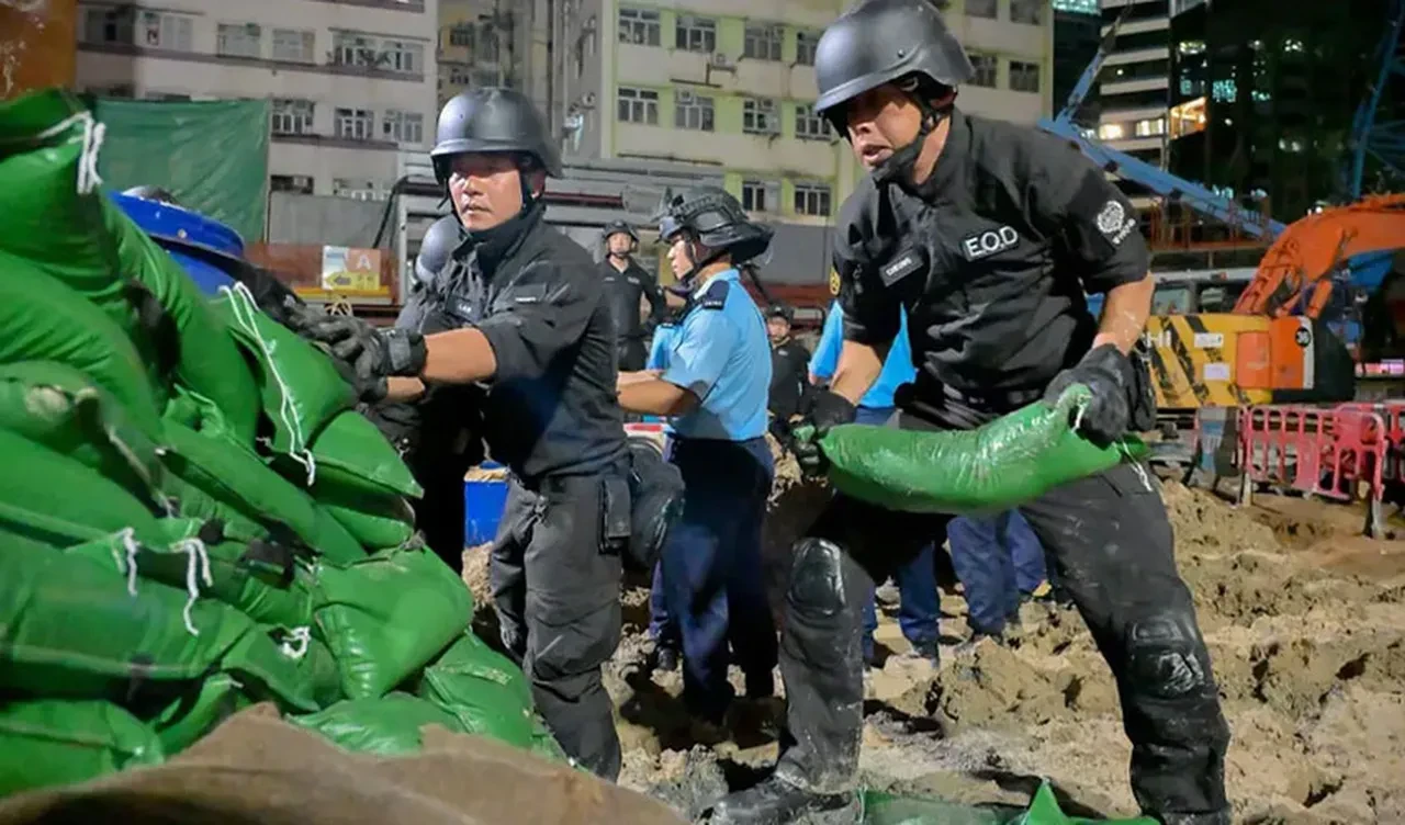 Hong Kong'da bomba paniği! Binlerce kişi tahliye edildi