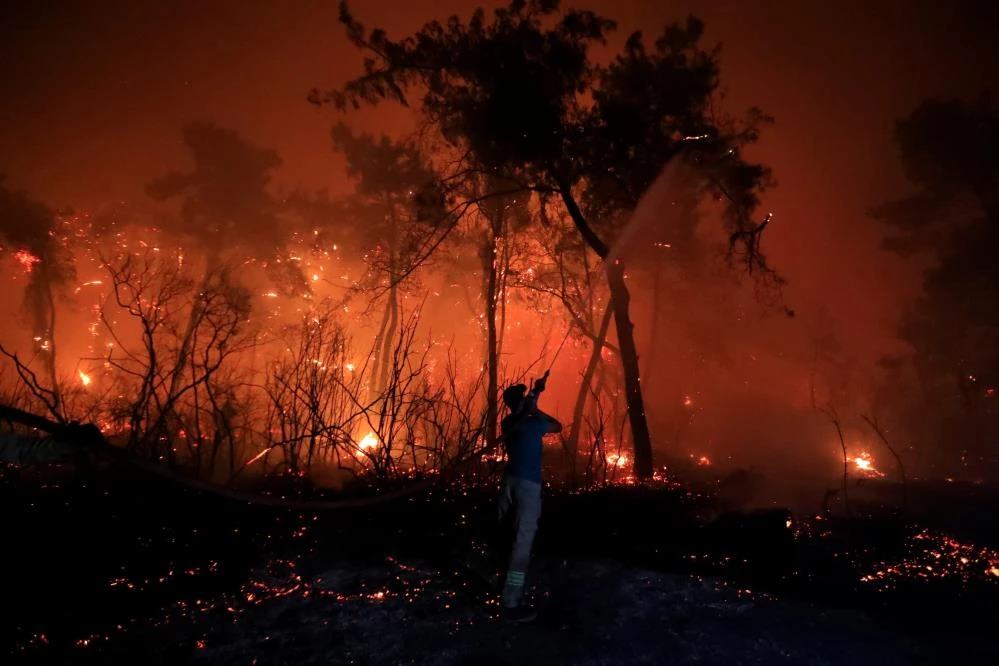 Aksu’da orman yangını kontrol altında: Otel tahliye edildi