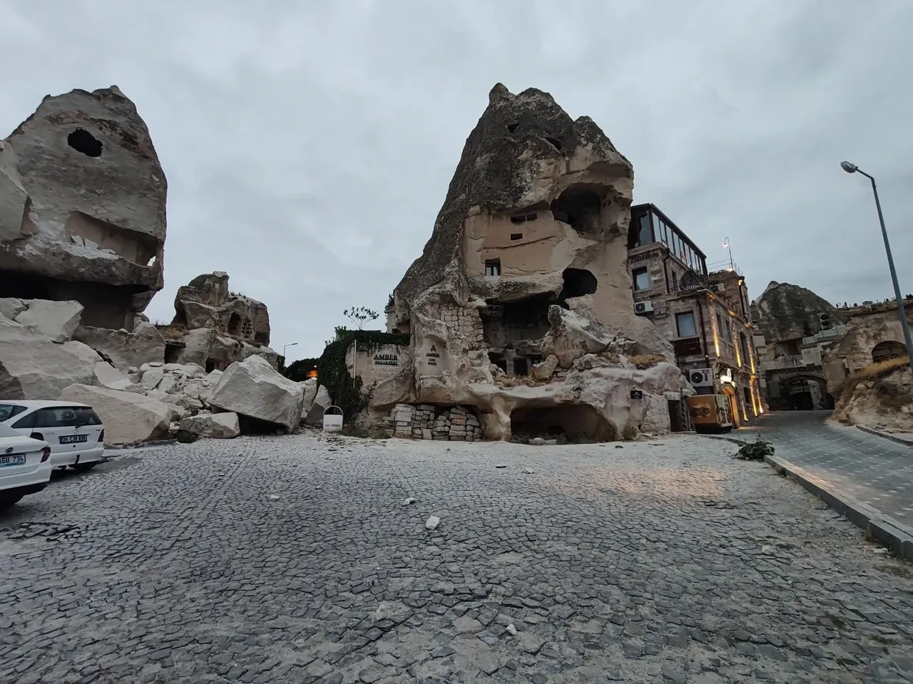 Peribacasında korku dolu anlar! Bir anda yerle bir oldu