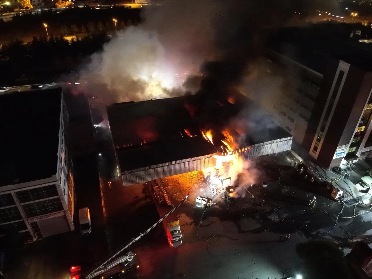 Son dakika: Başakşehir'de yangın çıktı: İkitelli MASKO çevresinde alevler yükseliyor