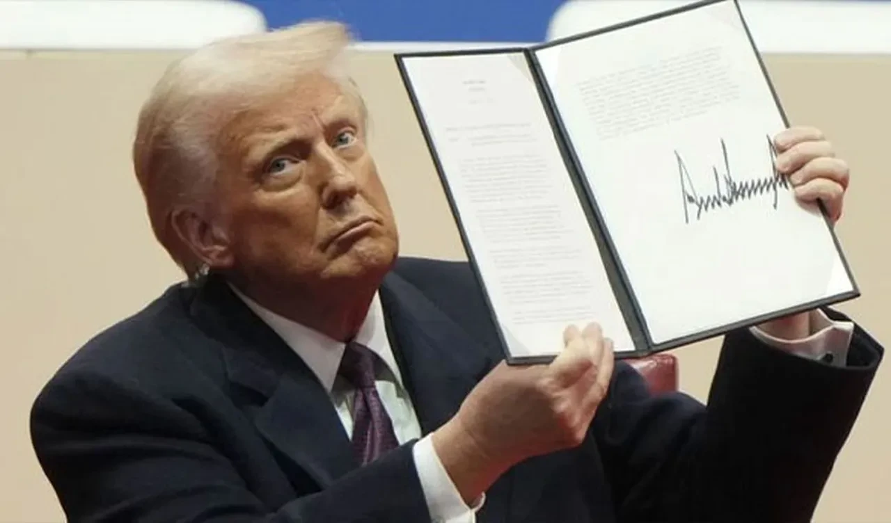 Trump imzayı attı! Çalışma vizesi ve Altın Kart'a yeni düzenleme