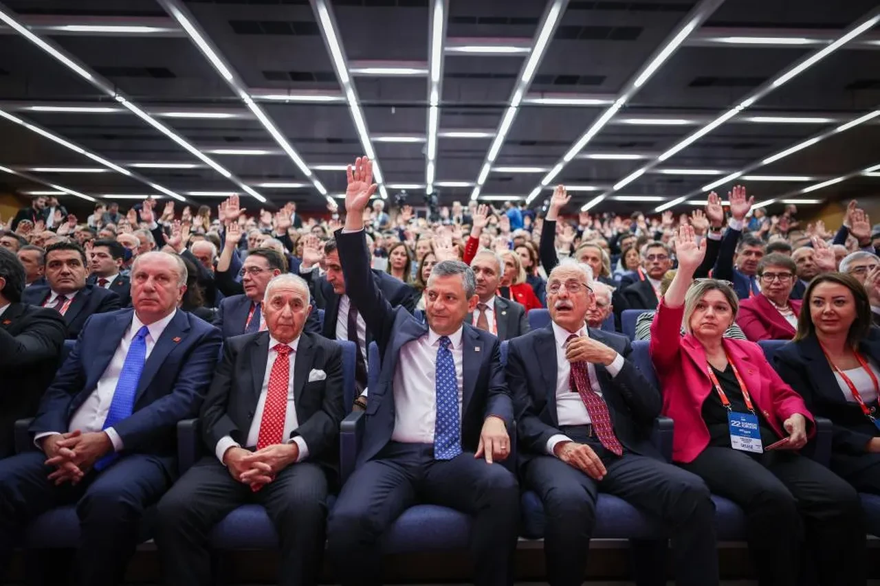 AK Parti'den CHP'nin kurultayına ilk yorum: Özgür Özel'e çok sert tepki