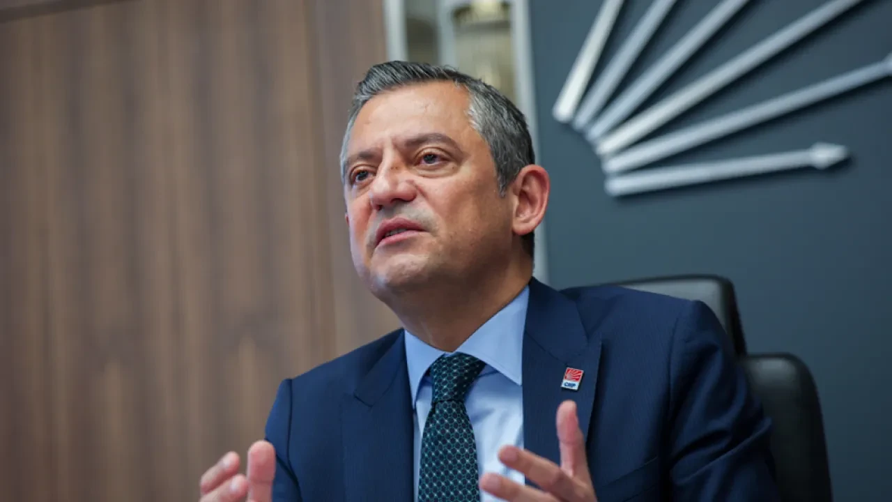 CHP'de Olağanüstü Kurultay! Özgür Özel yeniden Genel Başkan seçildi