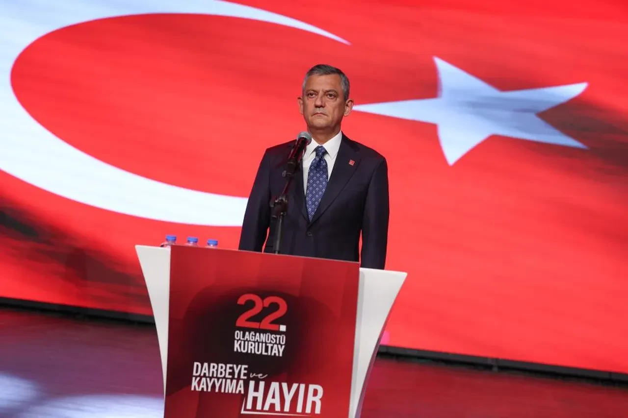 CHP'nin 22. Olağanüstü Kurultayı'nda PM ve YDK listeleri belli oldu