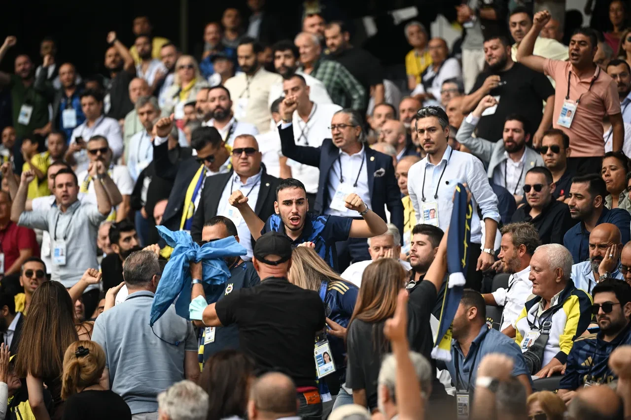 Fenerbahçe'de tarihi seçim sonuçlandı: Başkan resmen belli oldu!