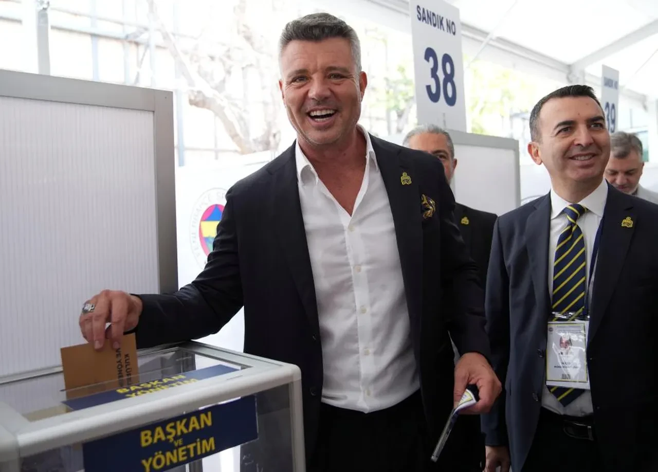 Fenerbahçe'de tarihi seçim sonuçlandı: Başkan resmen belli oldu!