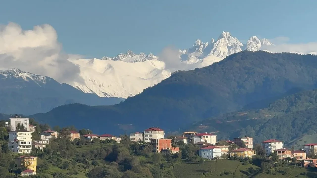 Kar kalınlığı yarım metreye ulaştı: Hazırlıksız yakalandılar!