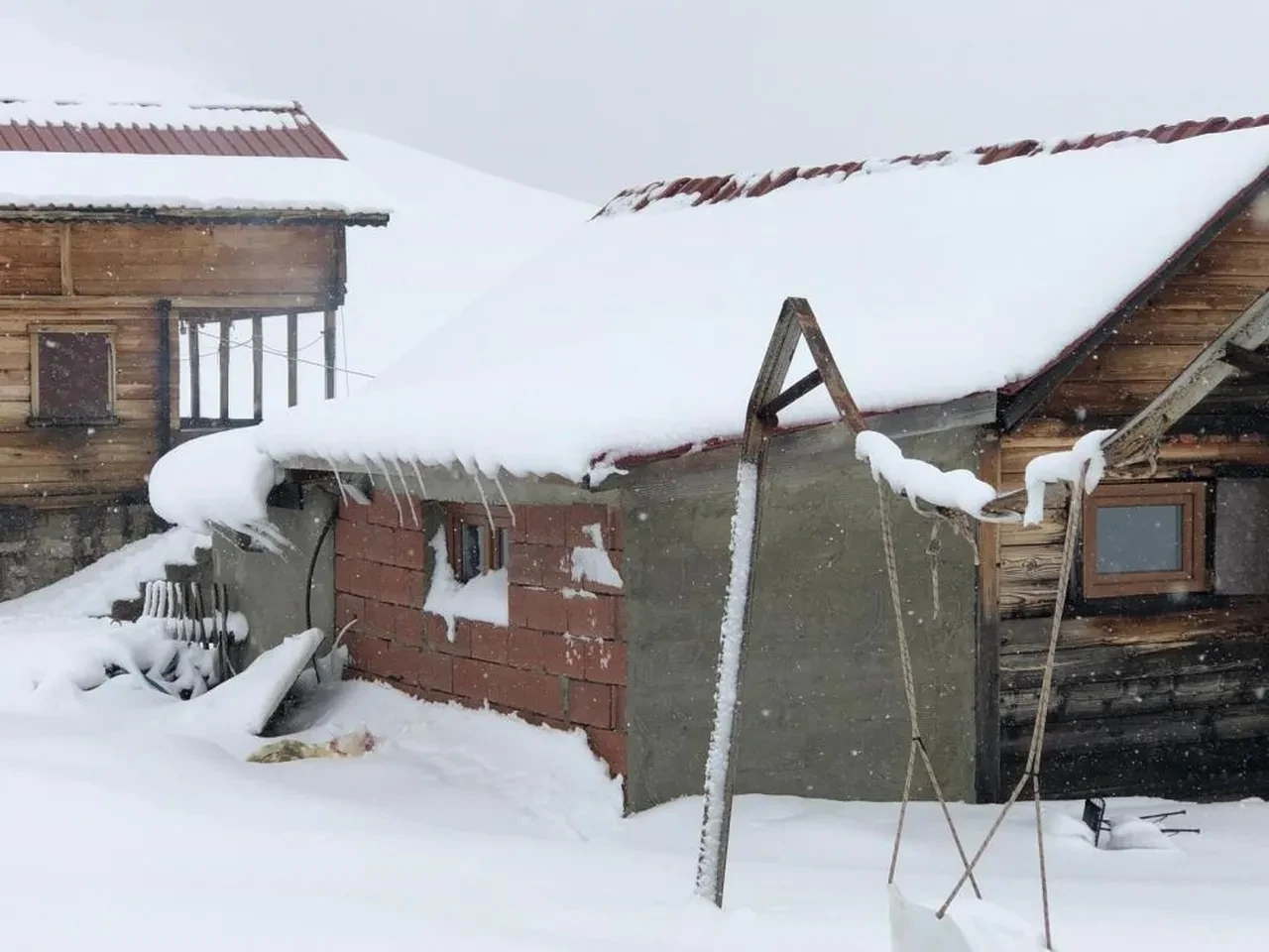 Kar kalınlığı yarım metreye ulaştı: Hazırlıksız yakalandılar!
