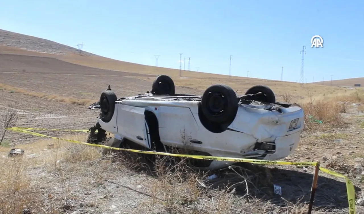 Konya'da otomobil şarampole yuvarlandı! 3 ölü, 2 ağır yaralı