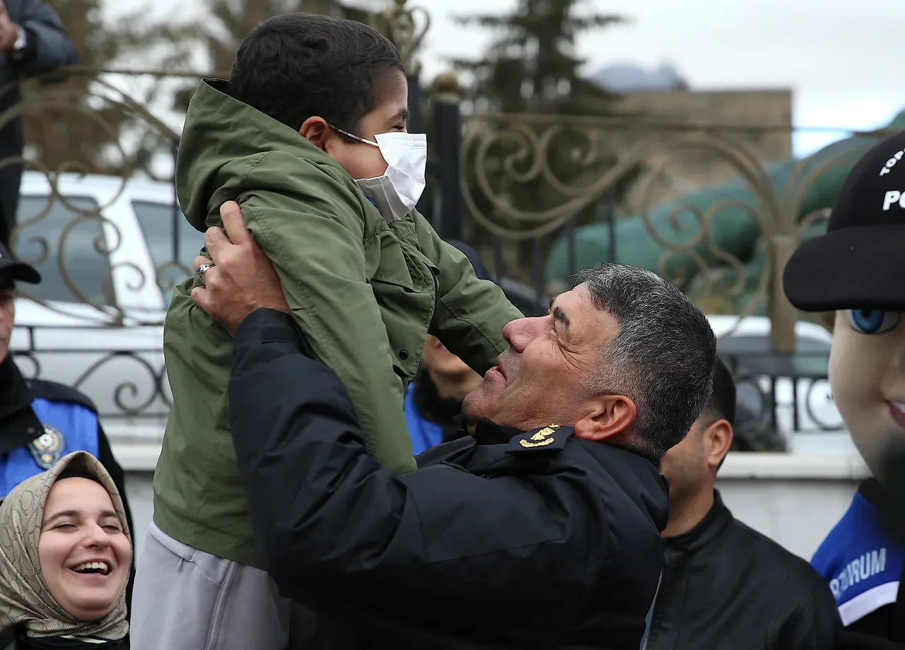 Lösemiyi yendi, polisler hayalini gerçekleştirdi