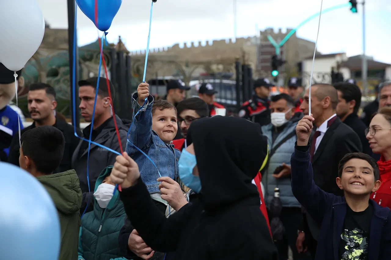 Lösemiyi yendi, polisler hayalini gerçekleştirdi