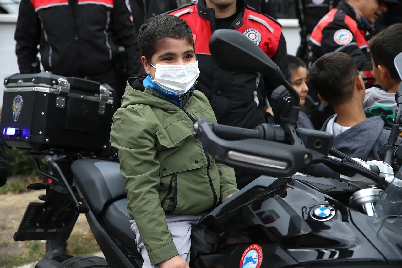 Lösemiyi yendi, polisler hayalini gerçekleştirdi