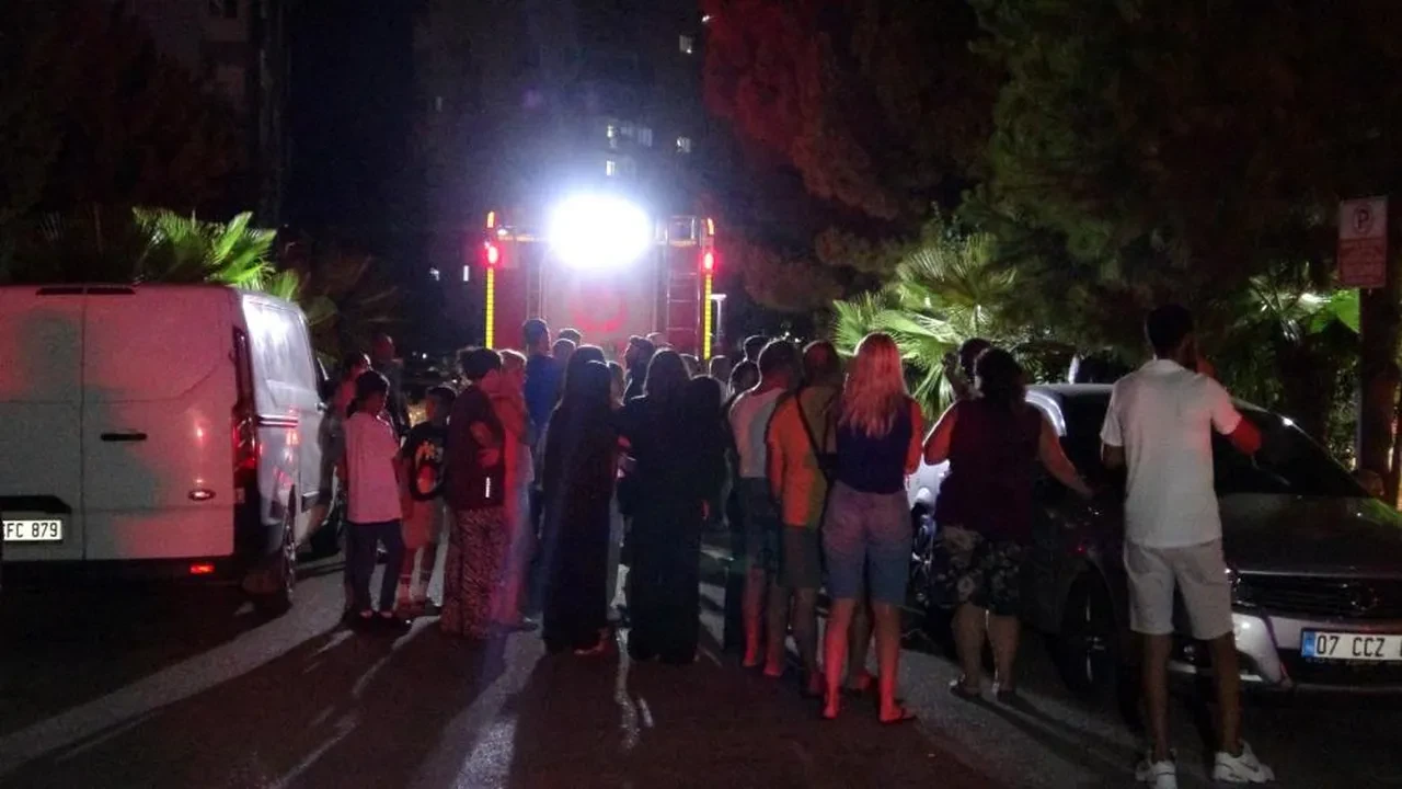 Yemeği ocakta unuttu: 15 katlı apartmanın sakinleri sokağa döküldü!
