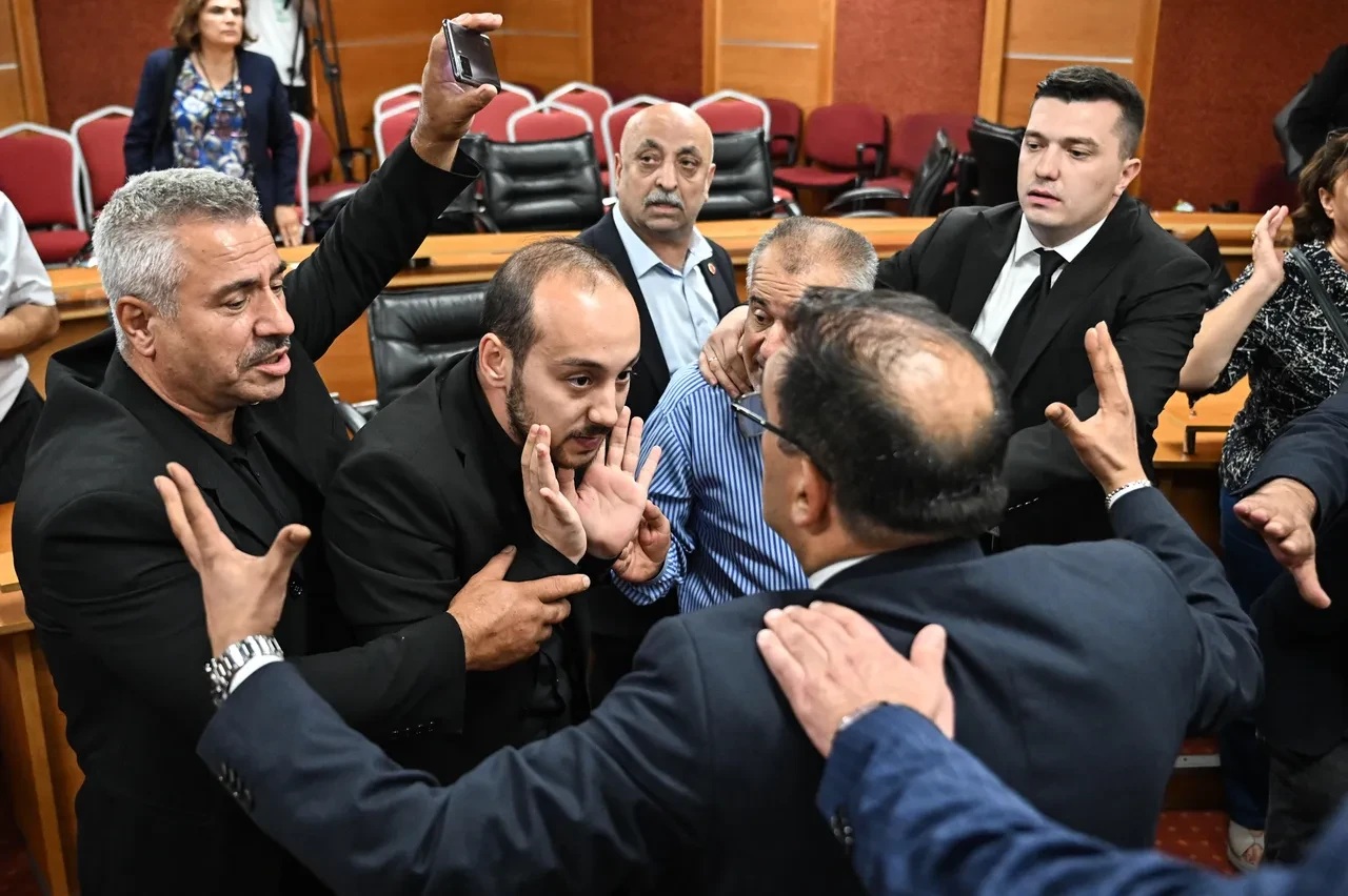 AK Parti Bayrampaşa Belediyesi seçimleri için harekete geçti! Tartışmalı oy pusulası detayı