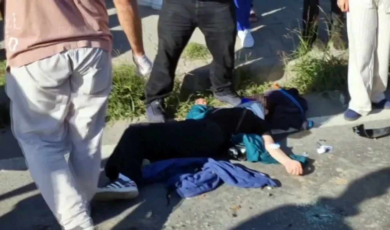 Alkollü sürücü kırmızı ışıkta 3 araca çarptı! Bir aile araçtan yola savruldu