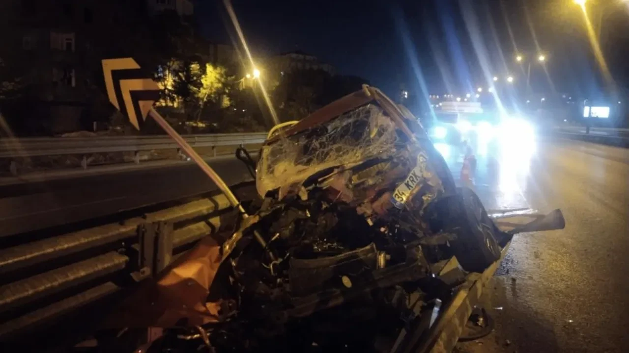 Ataşehir'de makas faciası! Bariyerlere ok gibi saplandı 