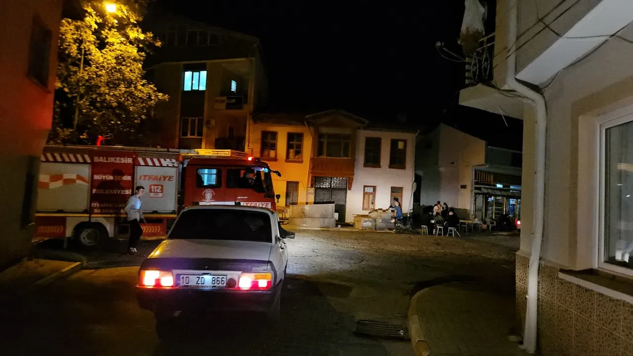 Balıkesir Sındırgı'da korkutan deprem! Çevre illerde de hissedildi