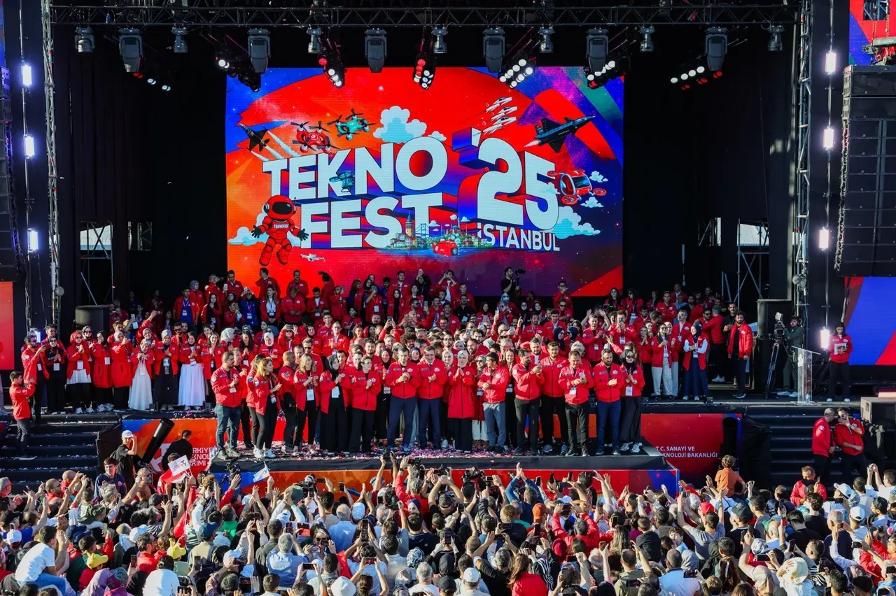 Gökyüzünde heyecan, yerde coşku: TEKNOFEST İstanbul 1 milyon 32 bin ziyaretçiyi ağırladı