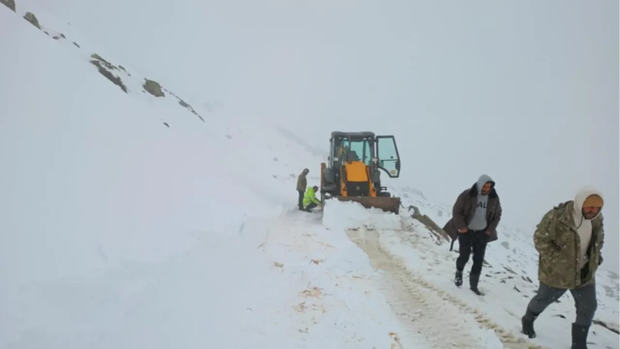Kar fırtınasında mahsur kalan çoban felaketi yaşadı! 